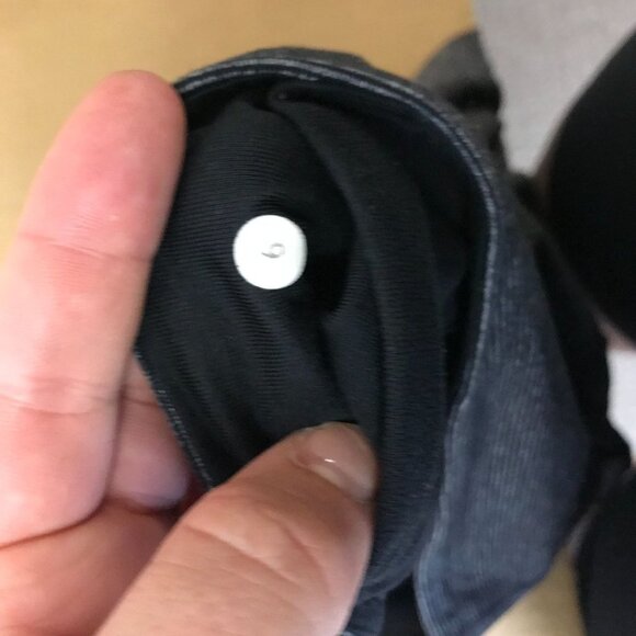 LULULEMON - WOMEN'S SIZE 6 - BLACK YOGA FITNESS CAPRI'S/PANT - Picture 3 of 4